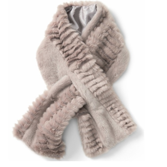 Banana Republic Accessories - Banana Republic Faux Fur Pull Through Scarf